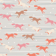 Reveal Wallpaper Räven Raskar över Isen - Bright – designstark produkt för ett vackrare och mer personligt hem
