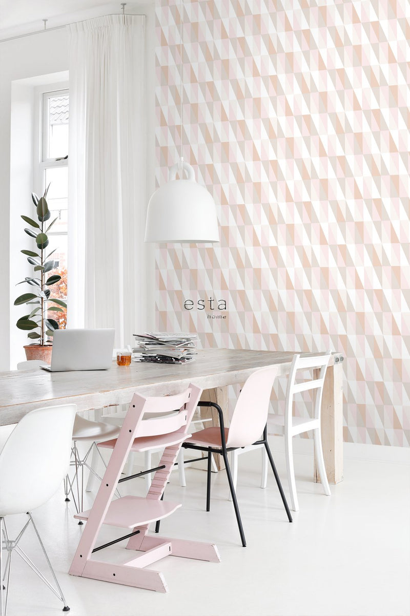 ESTAhome tapet trianglar rosa, orangeoch beige - Hemmavid.se